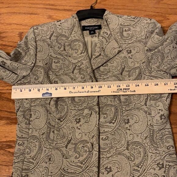 Perceptions size 6p two piece suit - Picture 5 of 9